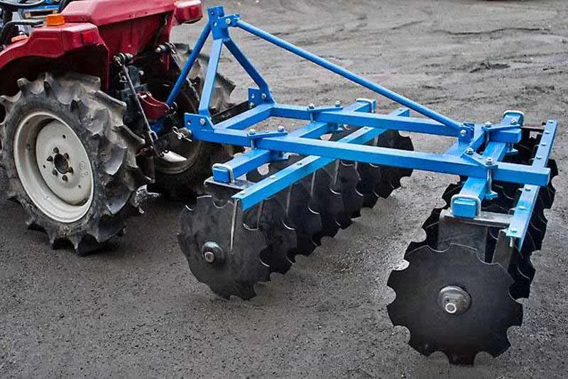 Improve soil permeability and water storage capacity, matching medium and large tractors for dryland or compacted soil. Improve soil permeability and water storage capacity, matching medium and large tractors for dryland or compacted soil.
